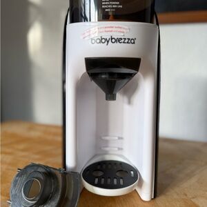 Baby Brezza Pro Advanced Formula Bottle Dispenser Machine